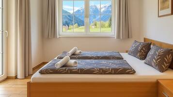 Luxury Apartment, Mountain View | Laptop workspace, blackout drapes, iron/ironing board, free WiFi