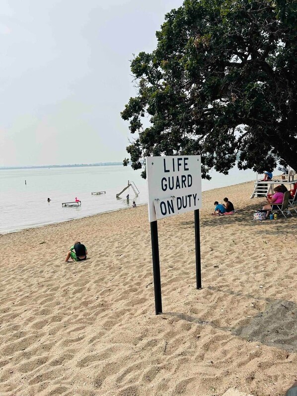 Am Strand, Liegestühle, Strandtücher