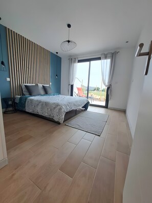 Tabla de planchar con plancha, wifi y acceso para silla de ruedas 