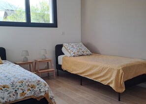 Een strijkplank/strijkijzer, wifi, rolstoeltoegankelijk