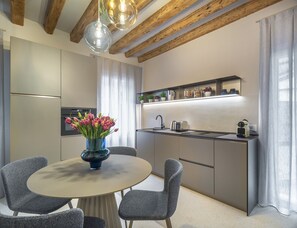Fridge, oven, dishwasher, electric kettle - Sarti Palace - Blue Apartment R&R (Venecia)
