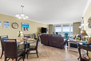 Smart TV - 1043 Shoreline Towers Beachfront Condo Free Beach Setup (Destin)