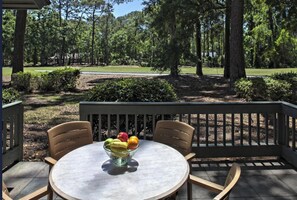 Outdoor dining - 3-bedroom condo on Hilton Head Island with golf pass for 4- daily cart fee only (Hilton Head Island)