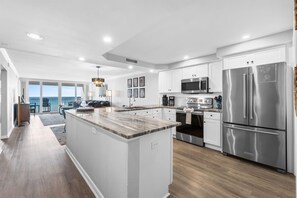 Fridge, microwave, oven, stovetop - Experience Coastal Elegance at Shoreline Towers Unit 1092 with Free Beach Servic (Destin)
