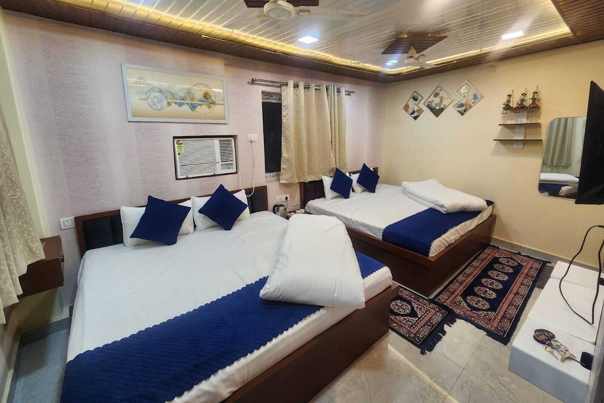 Family Room | Free WiFi