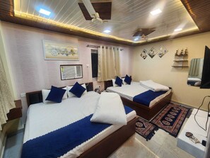 Family Room | Free WiFi - The Trishul Stay (Varanasi)