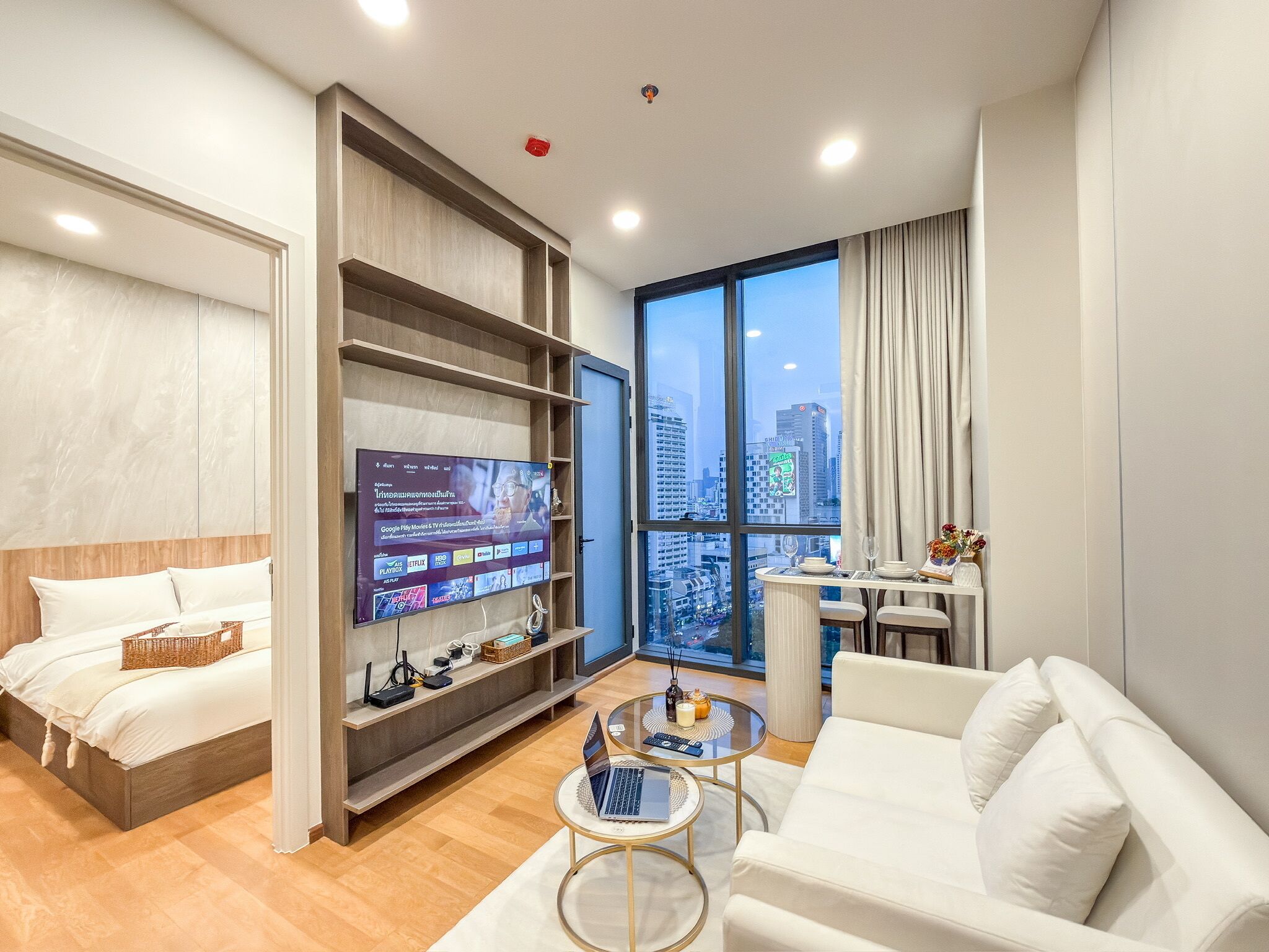 Apartment, 1 Bedroom, Balcony, Garden View | Ruang tamu | Buku-buku 