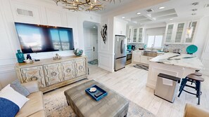 TV - Stunning Penthouse 1125 w/Garage Space and Beach Svc for 2 (Destin)