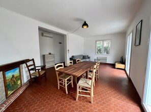 Dining - Holiday Home “L'angèle - Spacious With” with Private Terrace, Wi-Fi & Air Conditioning (Portel-des-Corbières)