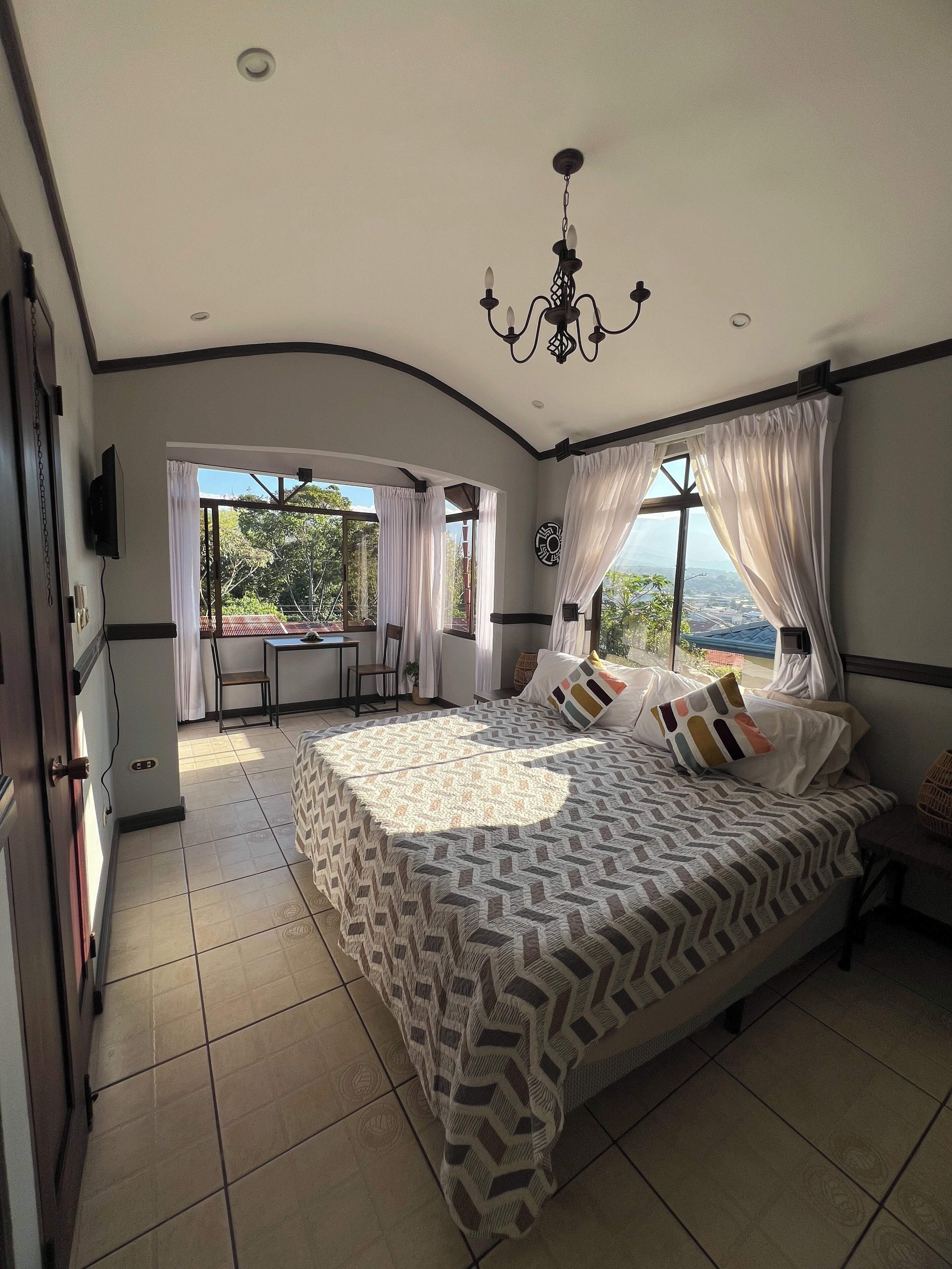 4 quartos, ferros/tábuas de passar roupa, Wi-Fi, roupa de cama