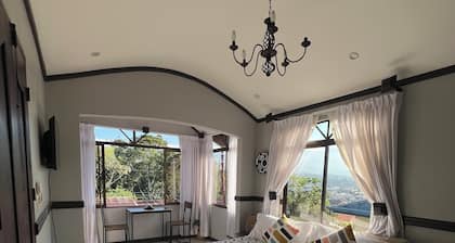 Casa Nómadas: Spacious Mountain View Family Home