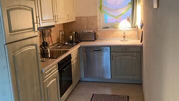 Réfrigérateur, four, plaque de cuisson, lave-vaisselle