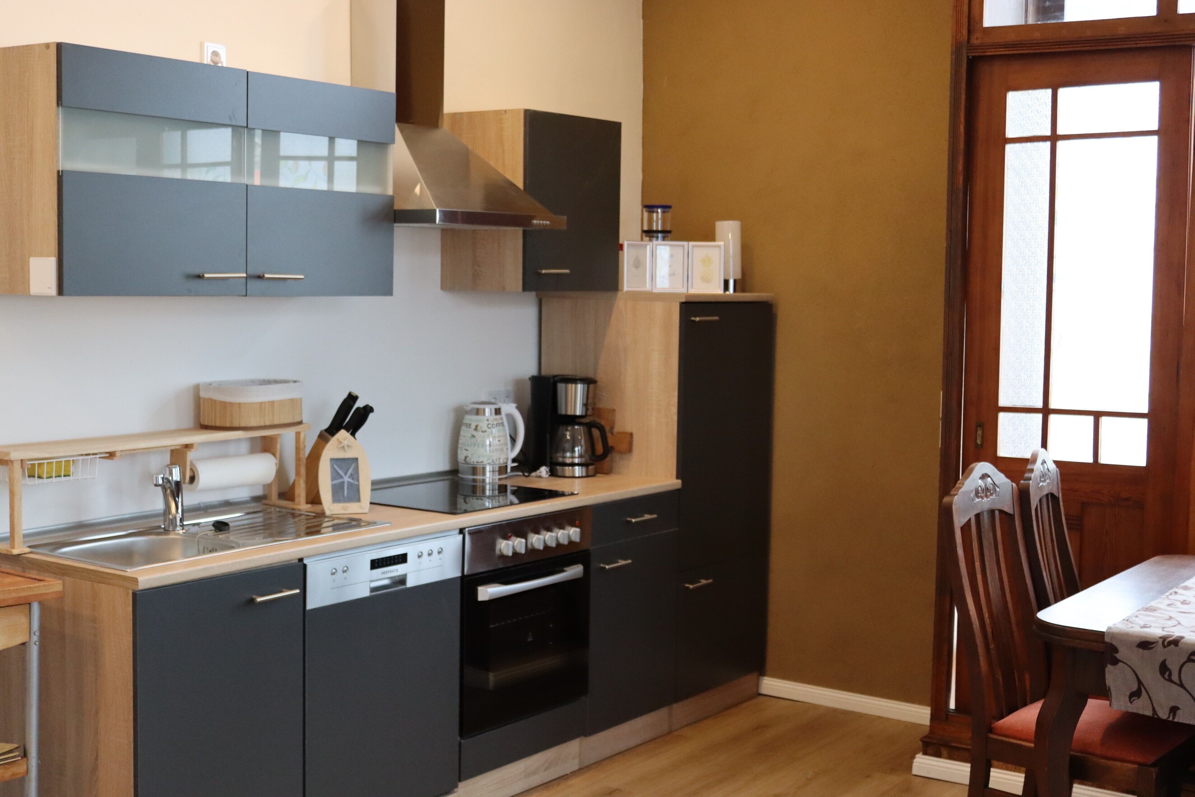 Kühlschrank, Ofen, Herdplatte, Geschirrspüler