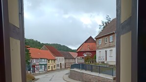 A street view with buildings, a road, and a bridge. - Apartment 'Harz Idylle 2' with Wi-Fi (Güntersberge)