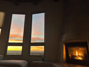 Interior - Private 3-bedroom retreat high above beautiful Placitas! (Placitas)