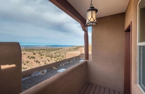 Property grounds - Luxury, Private 3-bedroom retreat high above beautiful Placitas! (Placitas)