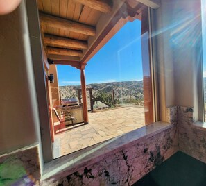 Interior - Private 3-bedroom retreat high above beautiful Placitas! (Placitas)