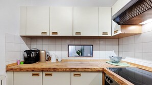 Kaffetrakter/tekoker, kjøleskap, mikrobølgeovn og ovn