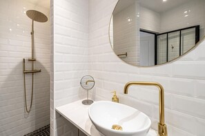 Hair dryer, towels - Chez Collette - Luxury Apartment in the Old Nice (Nice)