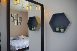 Iron/ironing board, bed sheets - House - South Ardèche - sleeps 10 - private pool, panoramic view and large garden (Bourg-Saint-Andéol)