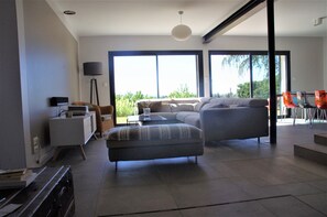 Living area - House - South Ardèche - sleeps 10 - private pool, panoramic view and large garden (Bourg-Saint-Andéol)