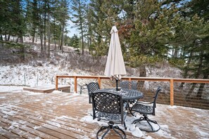 Outdoor dining - Colt Mountain Lodge. (Bozeman)