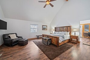 Desk, WiFi - Colt Mountain Lodge. (Bozeman)