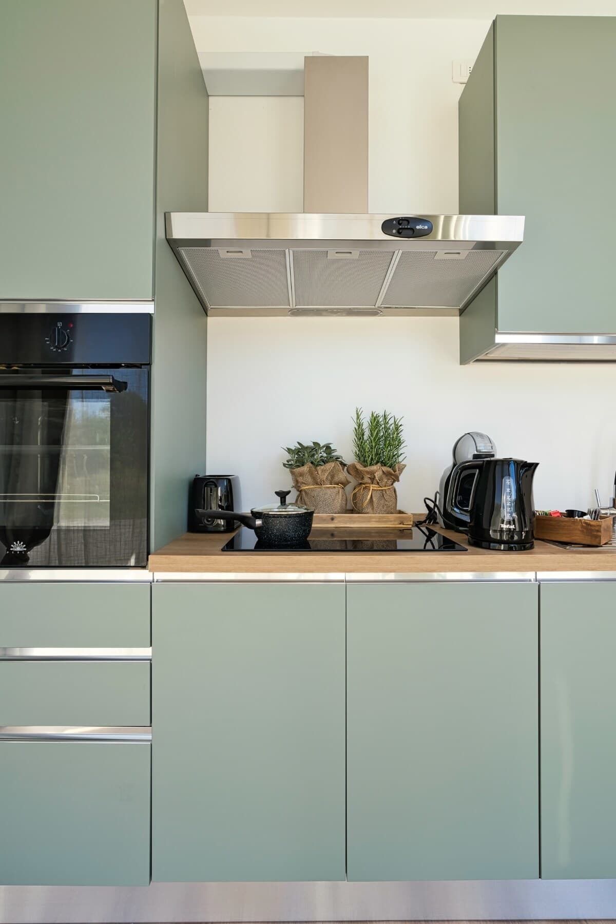 Kühlschrank, Ofen, Herdplatte, Geschirrspüler