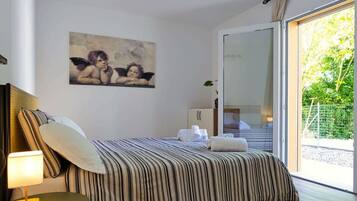 BĂŒgeleisen/BĂŒgelbrett, WLAN, BettwĂ€sche