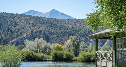 Serene Pondside Townhome w/ Views, Dog Friendly