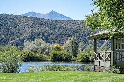 Serene Pondside Townhome w/ Views, Dog Friendly