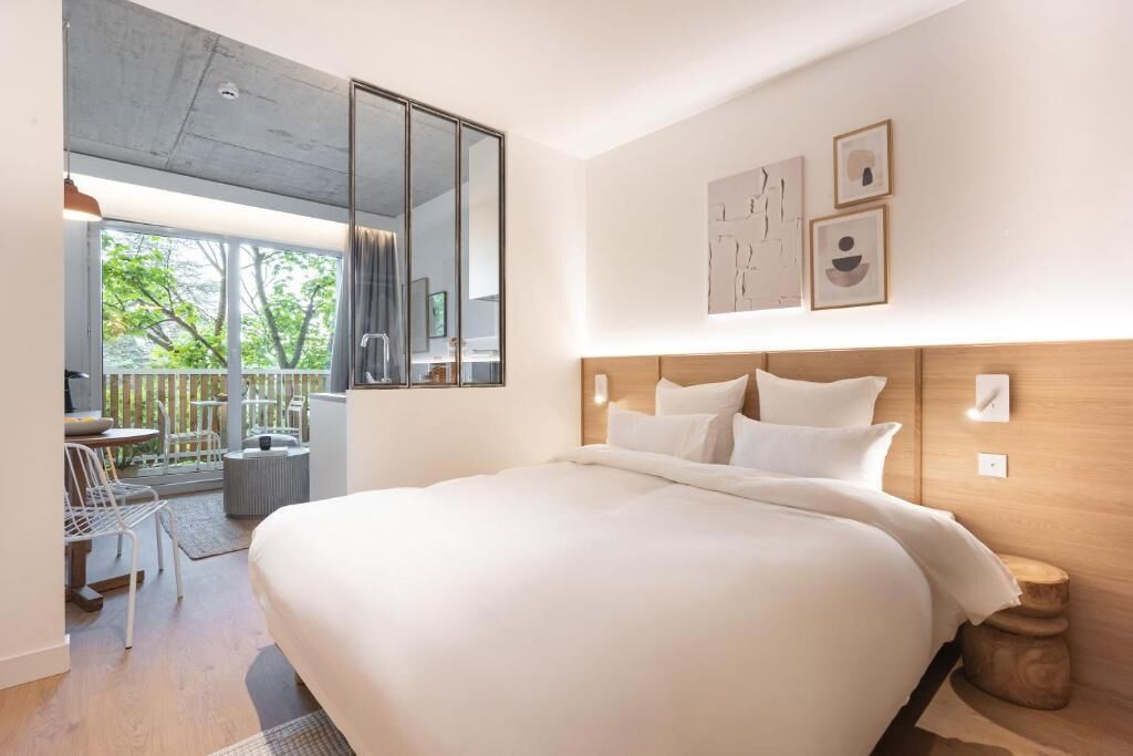 Comfort Suite, Balcony | Desk, laptop workspace, free WiFi