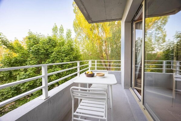 Suite | Outdoor dining - Babel Community Hôtel Villeneuve d'Ascq (Villeneuve-d'Ascq)