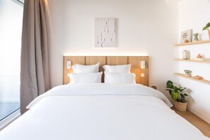 Työpöytä, kannettavalle tietokoneelle sopiva työtila, ilmainen Wi-Fi