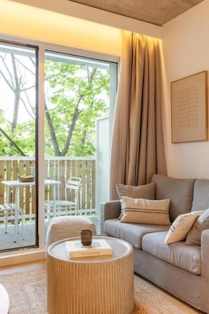 Junior Suite, Balcony | Living area