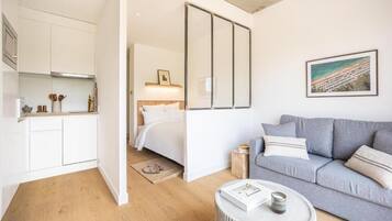 Basic Suite, Garden View | Living area