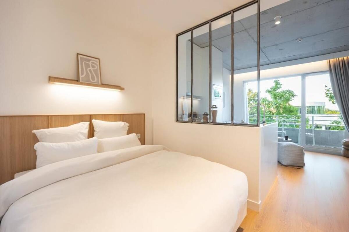 Sviitti | Työpöytä, kannettavalle tietokoneelle sopiva työtila, ilmainen Wi-Fi