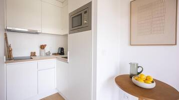 Basic Suite, Garden View | Private kitchen