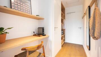Tweepersoonskamer, balkon, uitzicht op tuin | Interieur