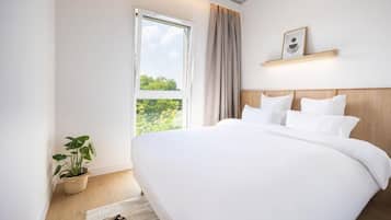 Appartement, balkon | Een bureau, een laptopwerkplek, gratis wifi