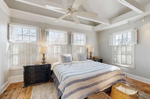 Town of Lewes house w/deck, balcony, close to beach & restaurants