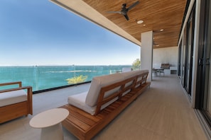 Luxe appartement, uitzicht op zee | Terras