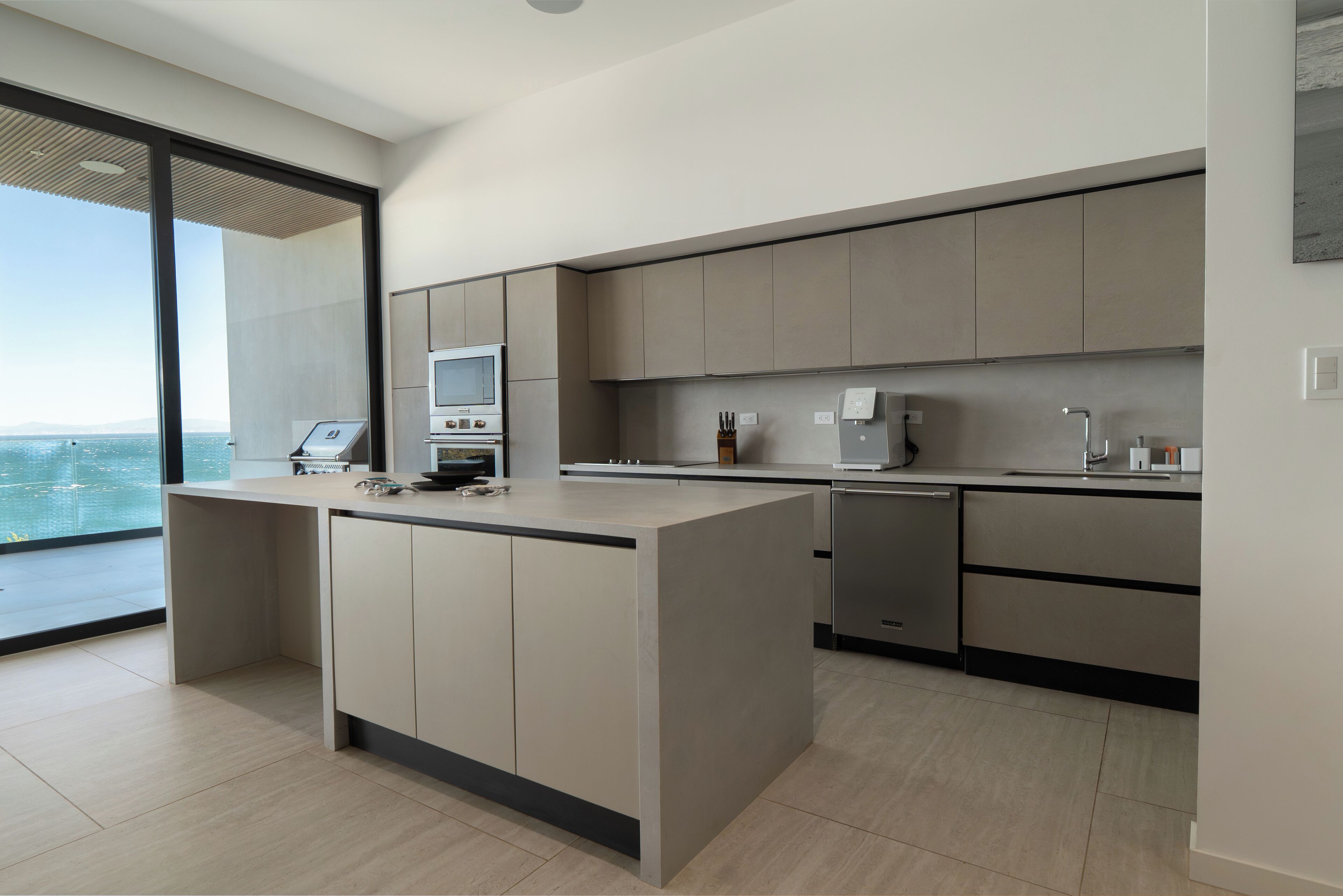 奢华公寓式客房, 海洋景观 | 私人厨房 | 大冰箱、烤箱、炉灶、洗碗机