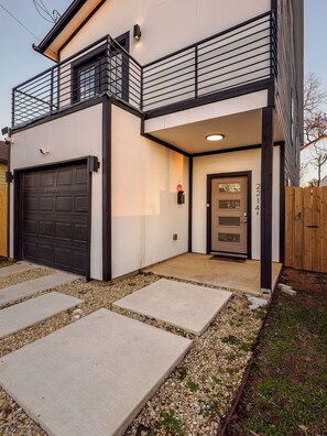 Exterior detail - Modern Gem Near Downtown! (Dallas)