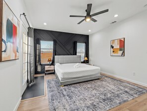 3 bedrooms, desk, iron/ironing board, travel cot - Modern Gem Near Downtown! (Dallas)
