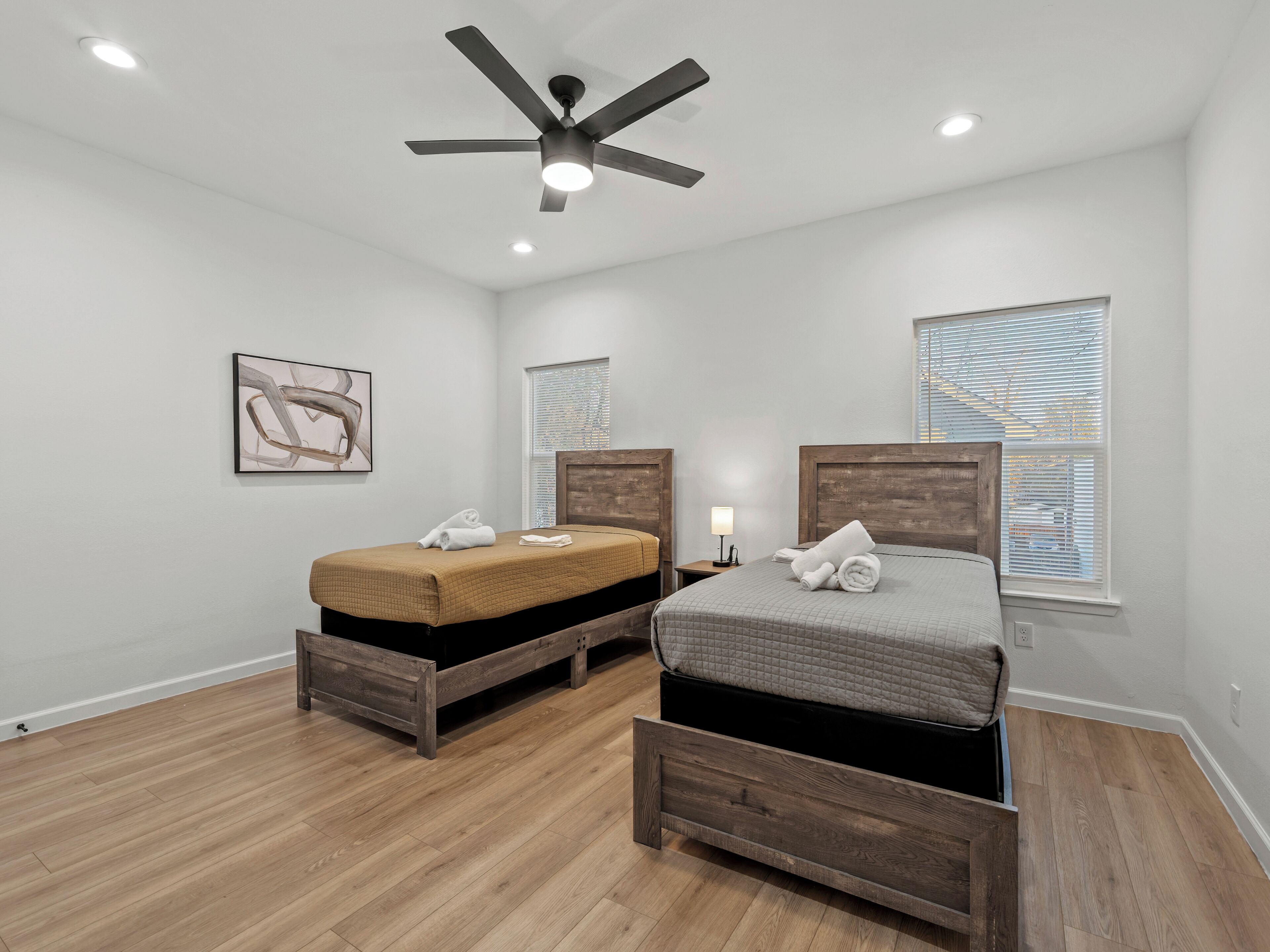 3 camere, una scrivania, ferro/asse da stiro, culla da viaggio