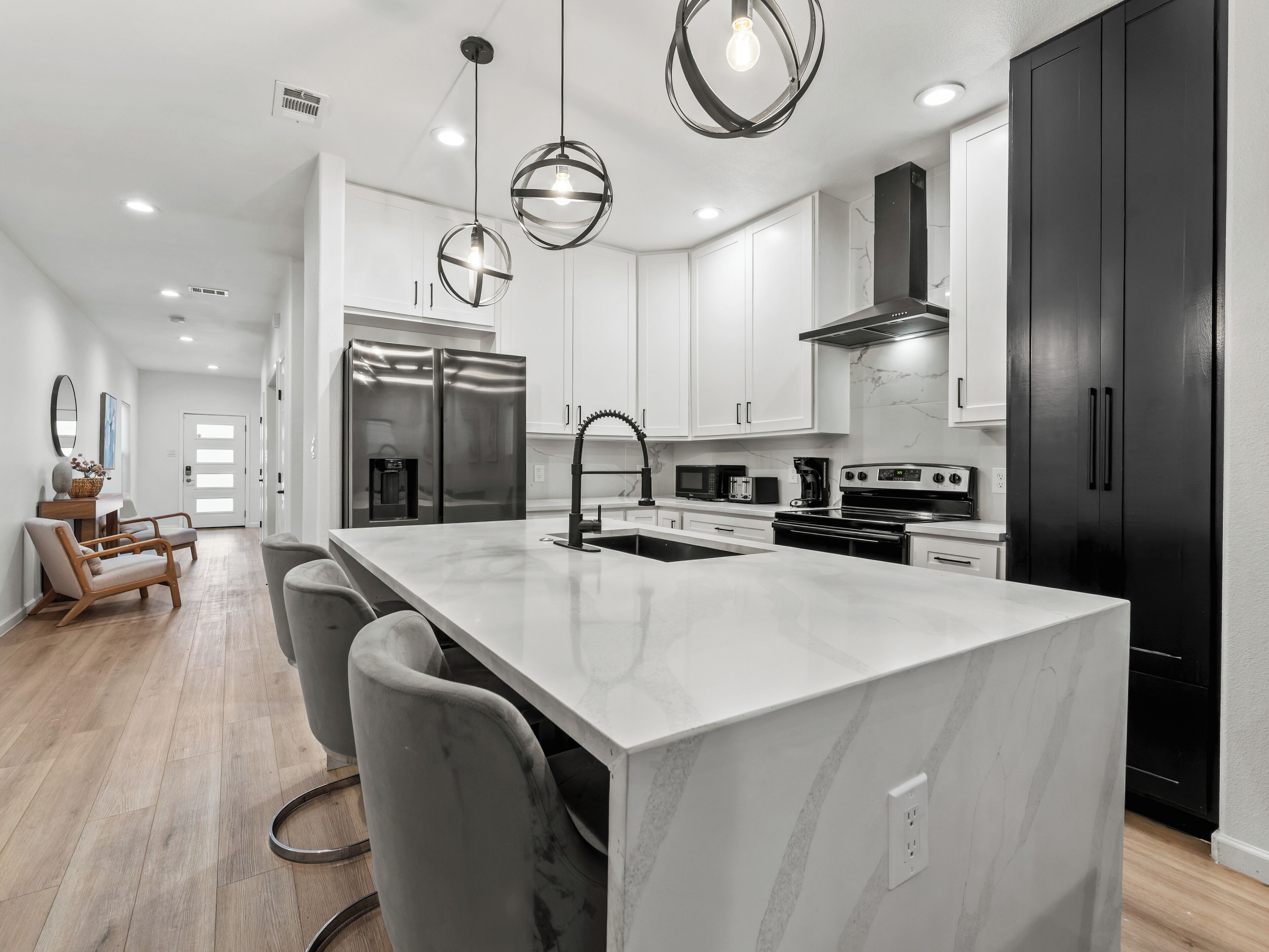 Kühlschrank, Mikrowelle, Ofen, Herdplatte