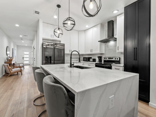 Modern Gem Near Downtown!