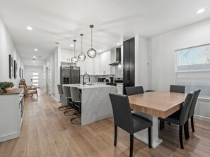 Dining - Modern Gem Near Downtown! (Dallas)