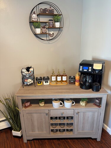 Enjoyable 2-bedroom 4-Guest Apartment with AC in charming Amherst,NY